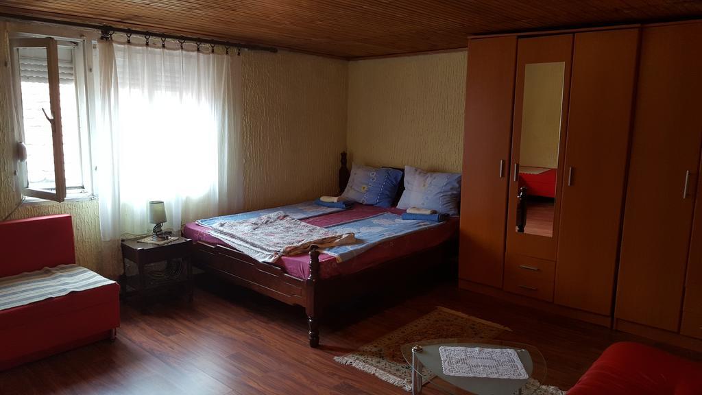 Apartmani Emil ポドゴリツァ エクステリア 写真