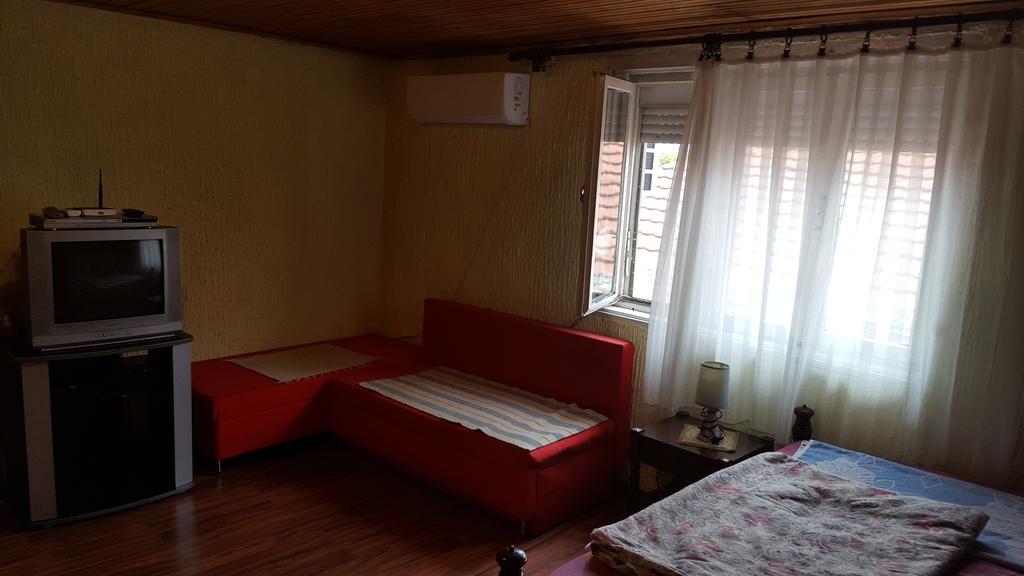 Apartmani Emil ポドゴリツァ エクステリア 写真