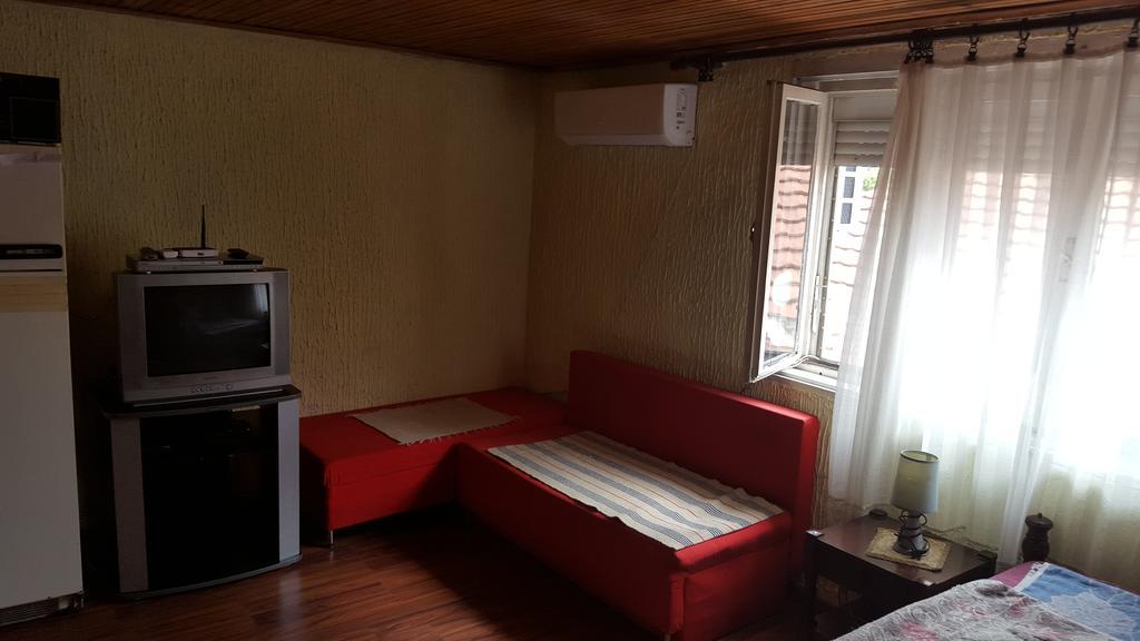 Apartmani Emil ポドゴリツァ エクステリア 写真
