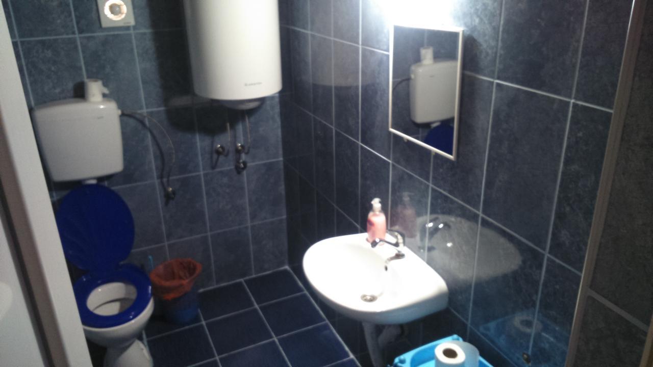 Apartmani Emil ポドゴリツァ エクステリア 写真