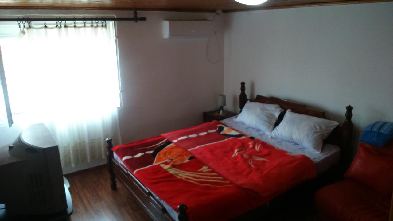 Apartmani Emil ポドゴリツァ エクステリア 写真