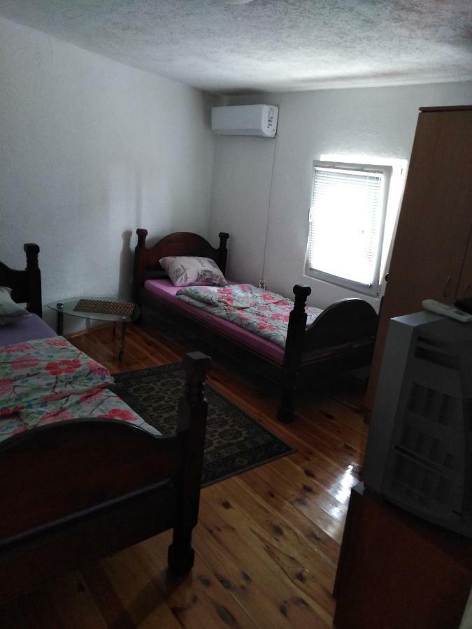 Apartmani Emil ポドゴリツァ エクステリア 写真