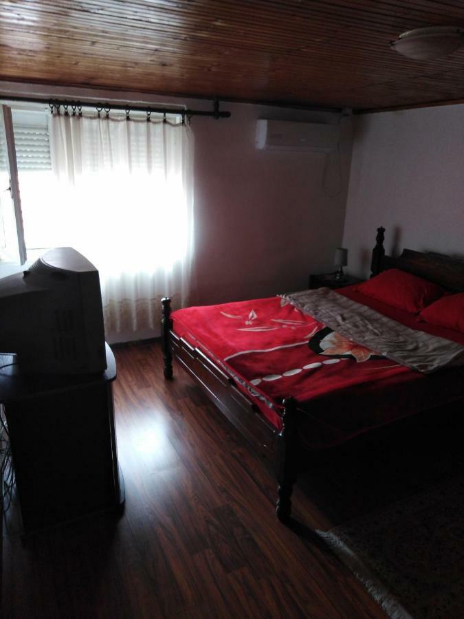 Apartmani Emil ポドゴリツァ エクステリア 写真